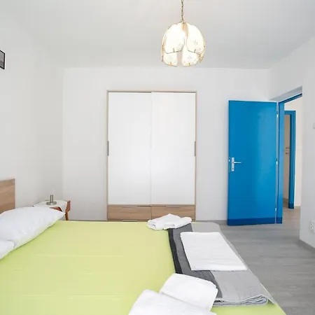 Uncle Albertʹs Apartment Trogir