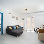 Apartment Uncle Albertʹs Trogir