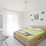 Uncle Albertʹs Apartment Trogir