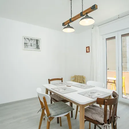 Uncle Albertʹs Apartman Trogir