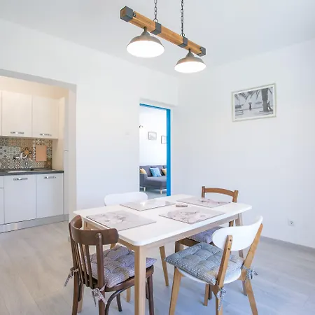 Uncle Albertʹs Apartman